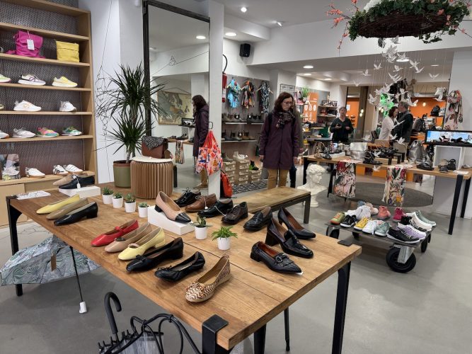 Boutiques chausures vêtements elan chaussures Good vibes homme et femmeIMG_0995