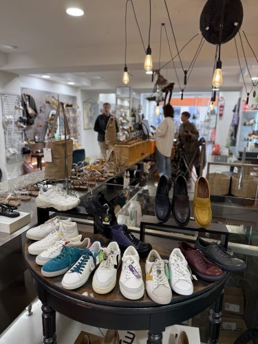 Boutiques chausures vêtements elan chaussures Good vibes homme et femmeIMG_1027