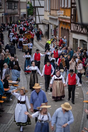Pentecôte wissembourg costume traditionnel alsacien (1)