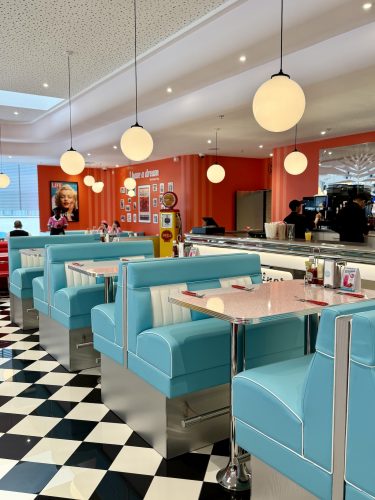 Holly&rsquo;s diner restaurant vintage burger IMG_7069 2