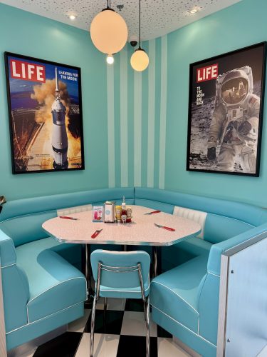 Holly&rsquo;s diner restaurant vintage burger IMG_7081 2