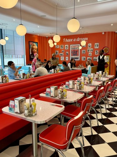 Holly&rsquo;s diner restaurant vintage burger IMG_7118 2