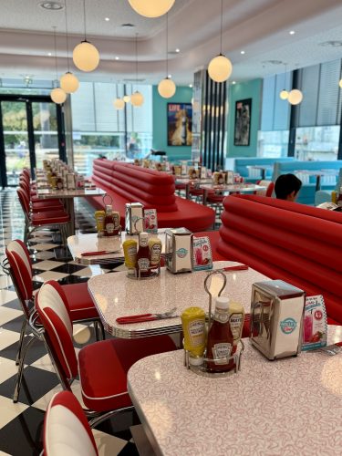 Holly&rsquo;s diner restaurant vintage burger IMG_7121 2