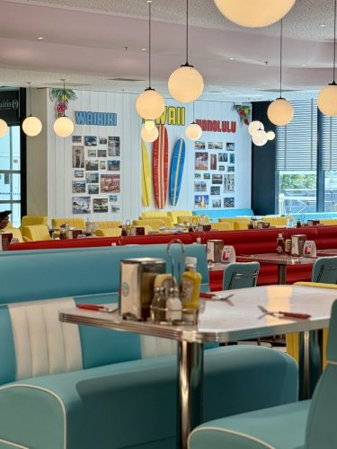 Holly&rsquo;s diner restaurant vintage burger IMG_7132 2