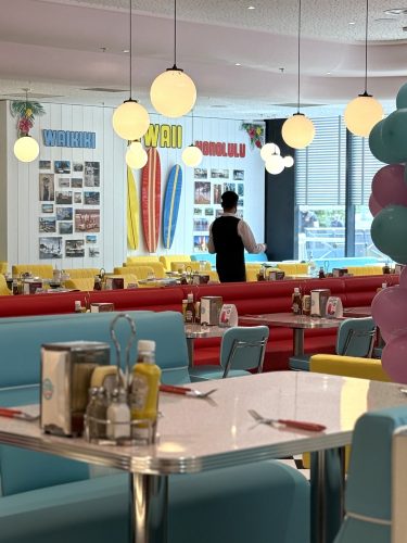 Holly&rsquo;s diner restaurant vintage burger IMG_7136 2