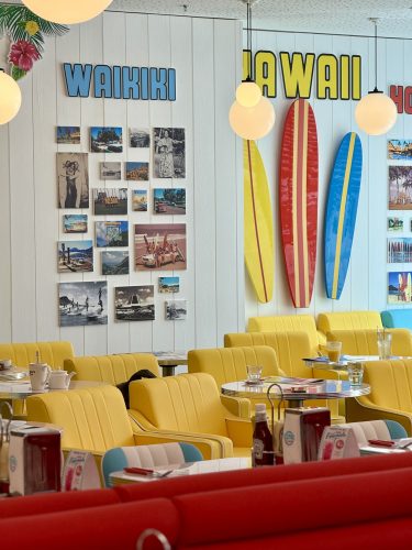 Holly&rsquo;s diner restaurant vintage burger IMG_7189 2