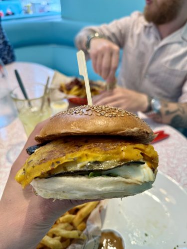 Holly&rsquo;s diner restaurant vintage burger IMG_7233 2