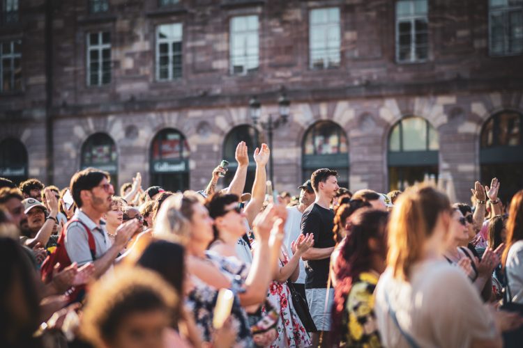 Fête la musique 2025, foule, ambiance, place Kléber, jour