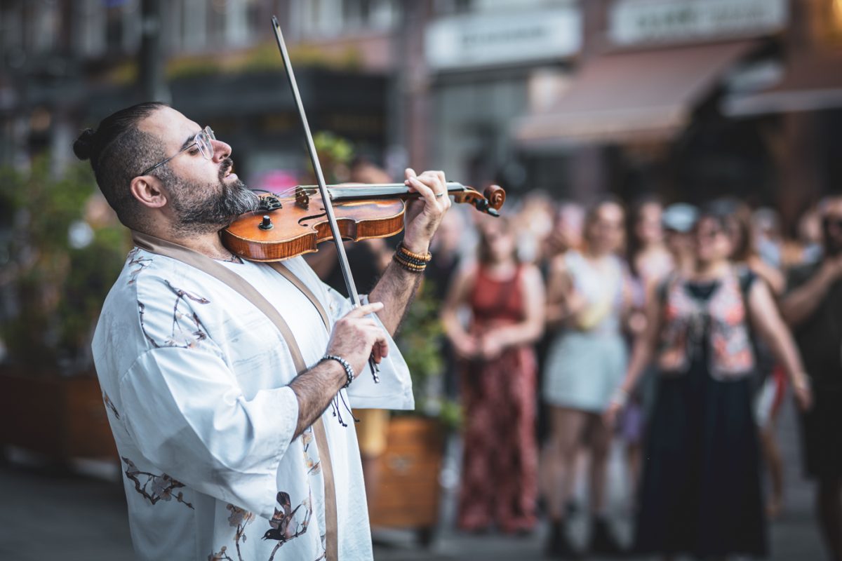 Fête la musique 2025, musicien, violon, ambiance, rue des Francs-Bourgeois, Cinéma Vox, jour