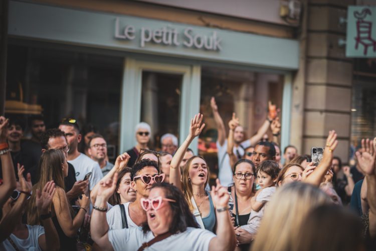 Fête la musique 2025, foule, ambiance, main levée, Grand Rue, jour