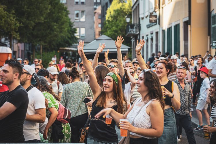 Fête la musique 2025, foule, main, jour