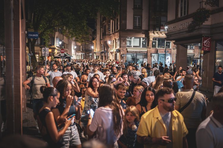 Fête la musique 2025, foule, ambiance, Rue Gutenberg, nuit