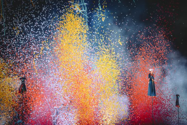 Cotillons, couleurs, Cie Tawa au Farse, place Kléber, nuit