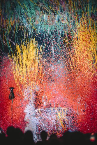 Cotillons, couleurs, Cie Tawa au Farse, place Kléber, nuit