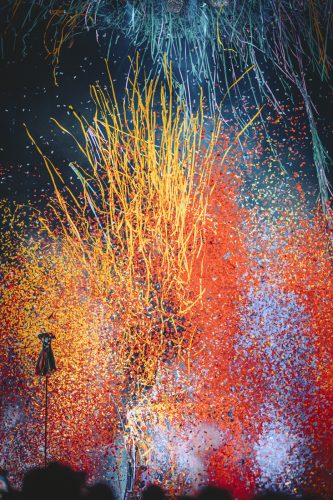 Cotillons, couleurs, Cie Tawa au Farse, place Kléber, nuit