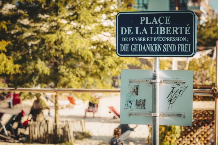 Plage éphémère à la place de la Liberté au Docks Malraux