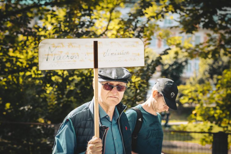 10 septembre, bloquons tout, Manifestant, pancarte, macron