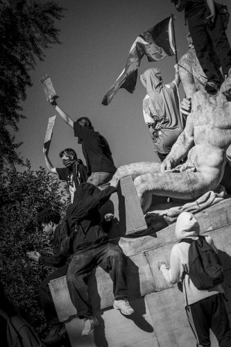 10 septembre, bloquons tout, pancartes, manifestant, république