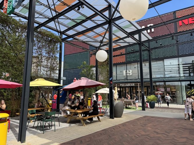 shopping promenade