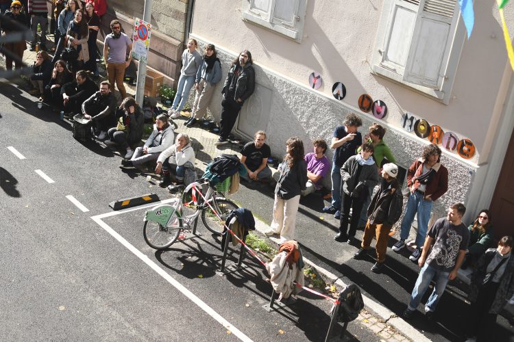 Y&rsquo;a du monde au balcon (39)