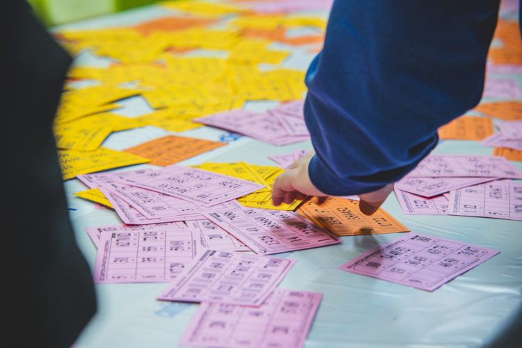 Loto, Bingo, cartons, chance, jeux, gains, joueur, loterie, numéros