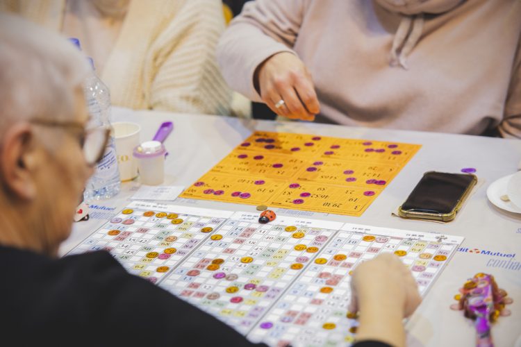 Loto, Bingo, cartons, chance, jeux, gains, joueur, loterie, numéros