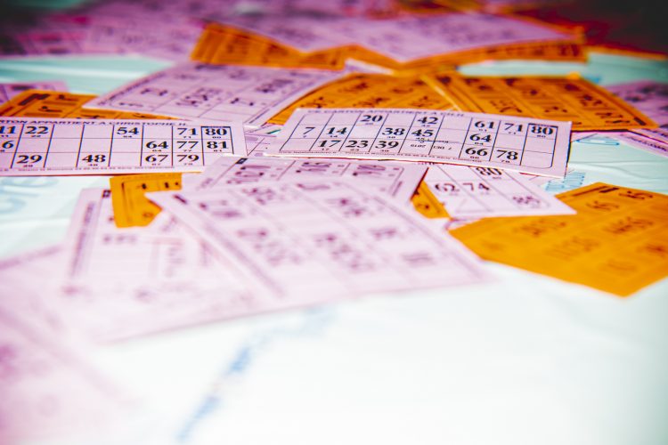 Loto, Bingo, cartons, chance, jeux, gains, joueur, loterie, numéros