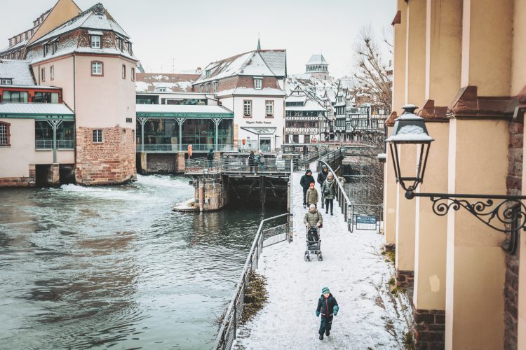 Neige, pont, gens