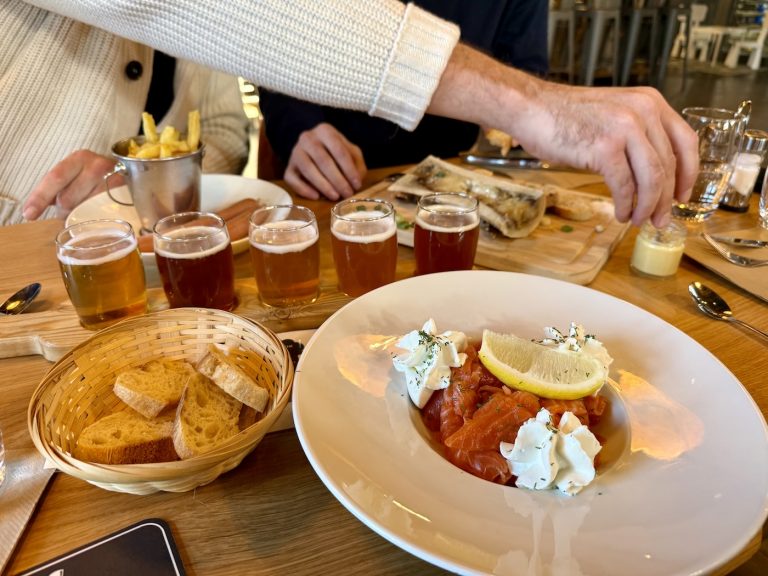Stammtisch et feu de bois : après son incendie, la Brasserie Debus ...