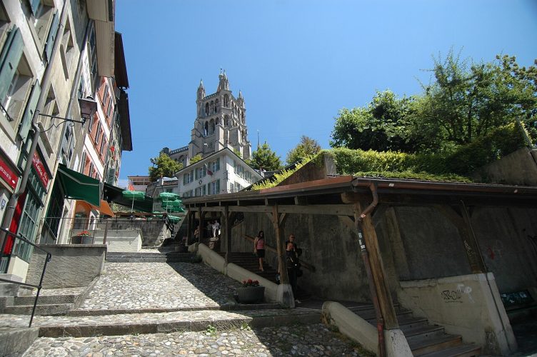 La_Cathédrale_de_Lausanne_et_les_Escaliers_du_Marché