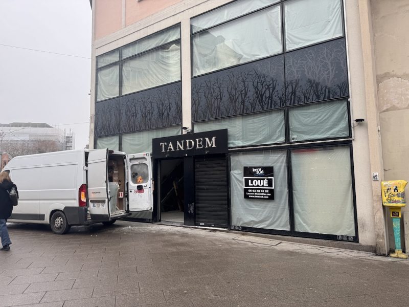 tandem mains dans la farine