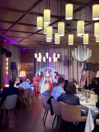 Diner spectacle La maison Rouge cabaretIMG_4710 2