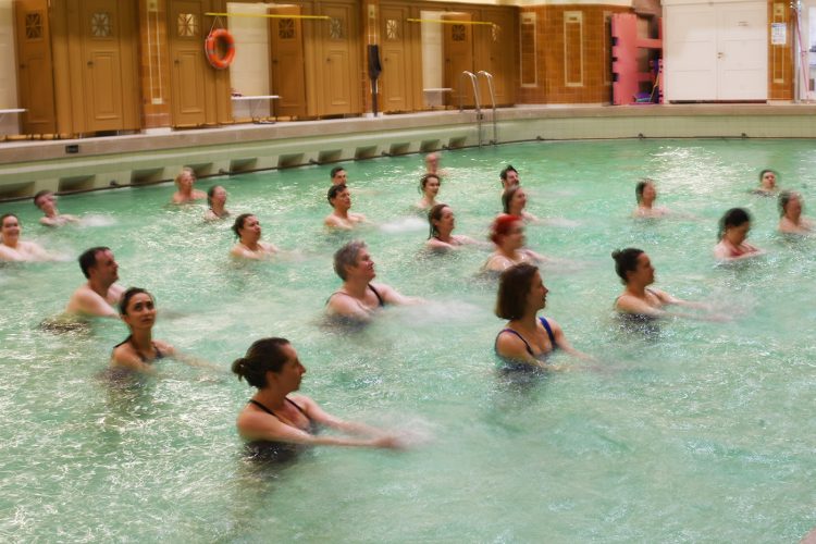 Bains municipaux soirée enchantée (12) piscine aquagym