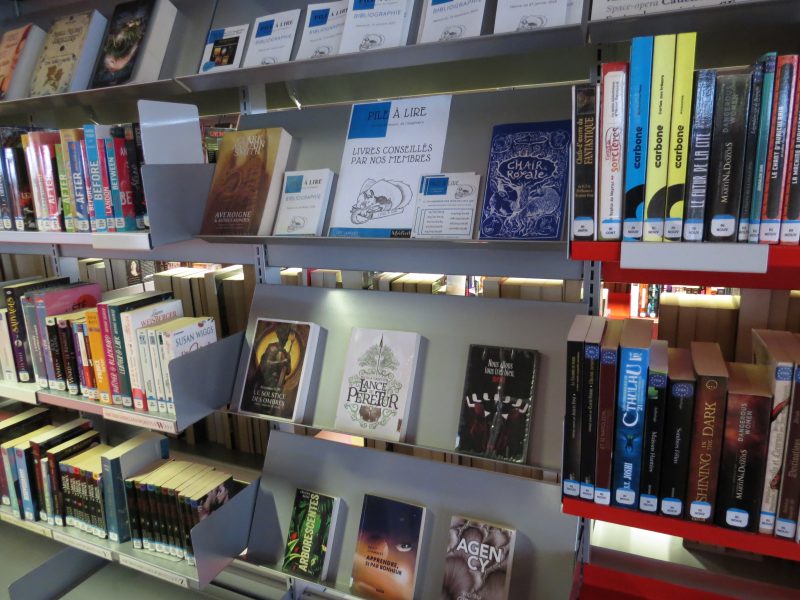 Club lecture pile à lire livre