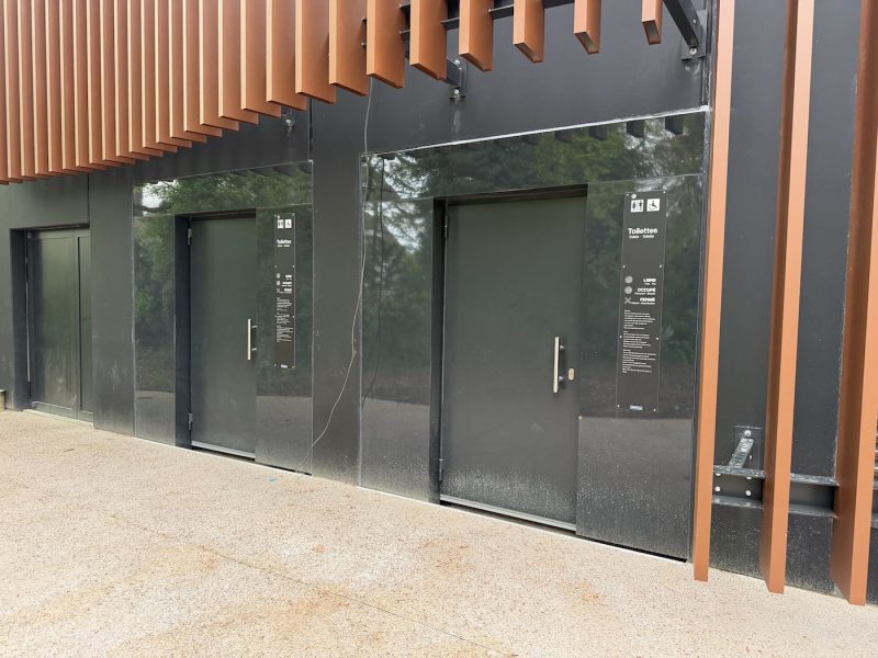 toilettes publiques orangerie