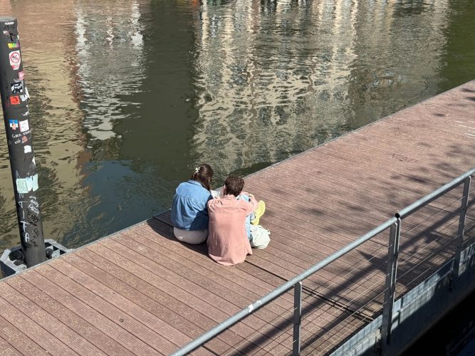 quai couple ami printemps été