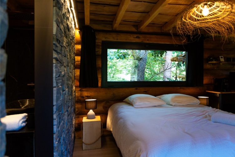 Cabane de l&rsquo;étang – Domaine de la Forestière – logements insolites