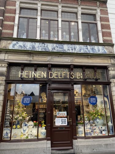 Faïences bleues delft