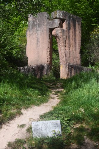 Alfi Vivern Le portique des géants Randonnée Oberhaslach sentier des géants sculptures vosges forêt (52)