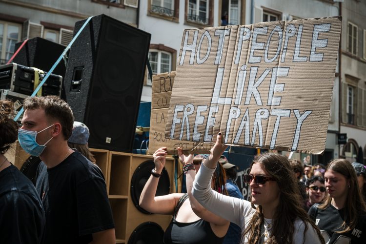 Teuf free-party techno musique fête teknival teufeurs