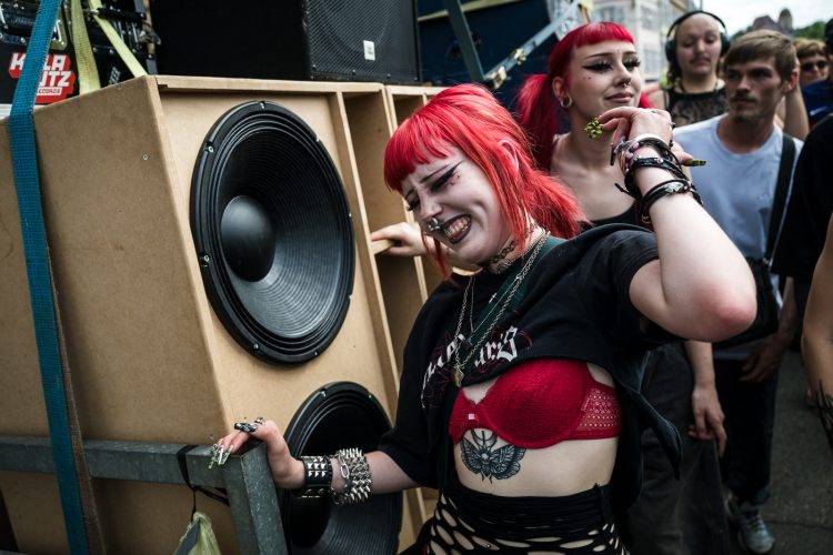 Teuf free-party techno musique fête teknival teufeurs