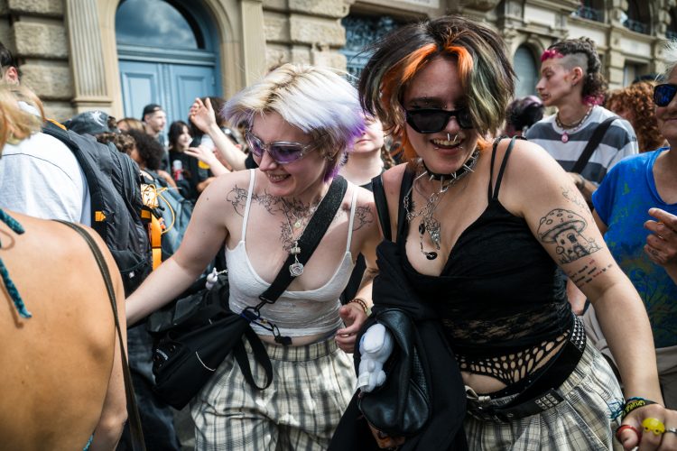 Teuf free-party techno musique fête teknival teufeurs