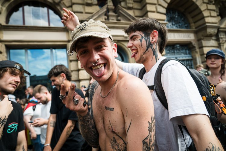 Teuf free-party techno musique fête teknival teufeurs