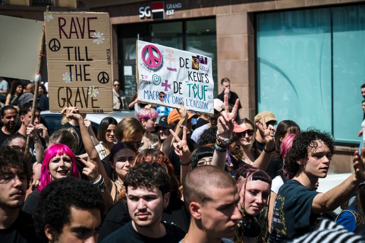 Teuf free-party techno musique fête teknival teufeurs