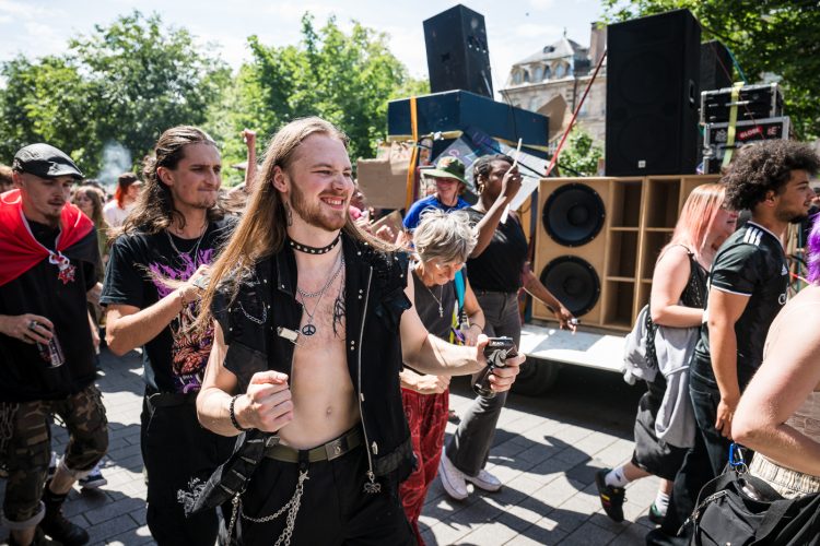 Teuf free-party techno musique fête teknival teufeurs