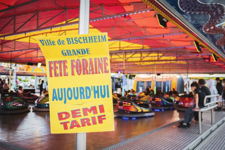 Fête foraine, messti, manège, attractions, skooters, auto tamponneuse
