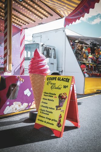 Fête foraine, messti, manège, attractions, snack, famille, glace