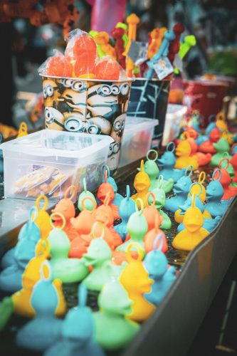 Fête foraine, messti, manège, attractions, pêche aux canards
