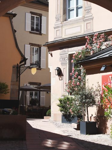 Cours planquées secrètes (25) hotel bouclier spitze