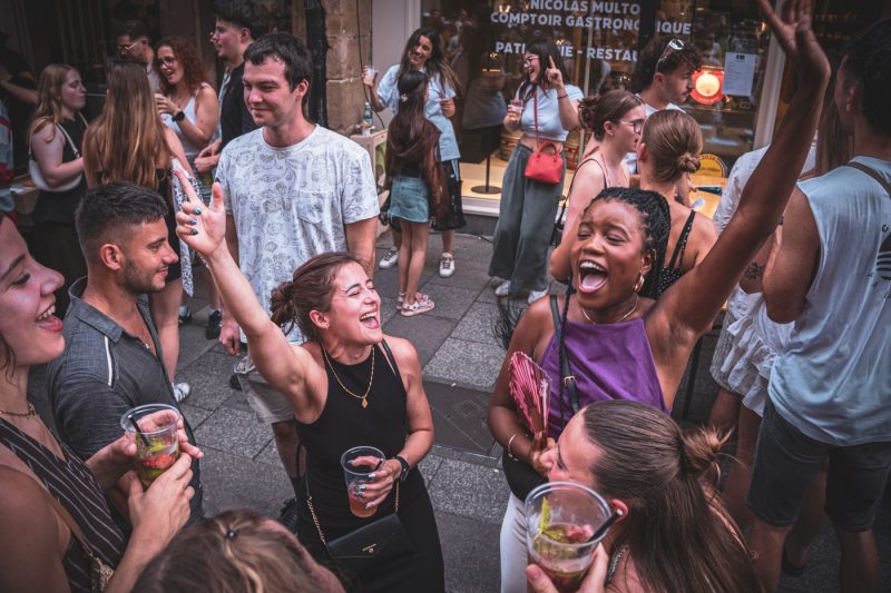 fête de la musique, foule, danse, sourire